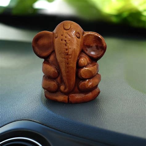 ganpati statue for car